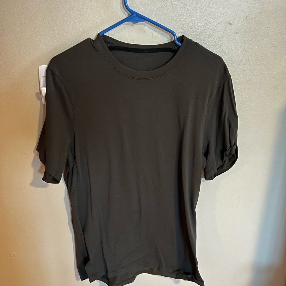 Lululemon olive athletic tee shirt size M. lightly used